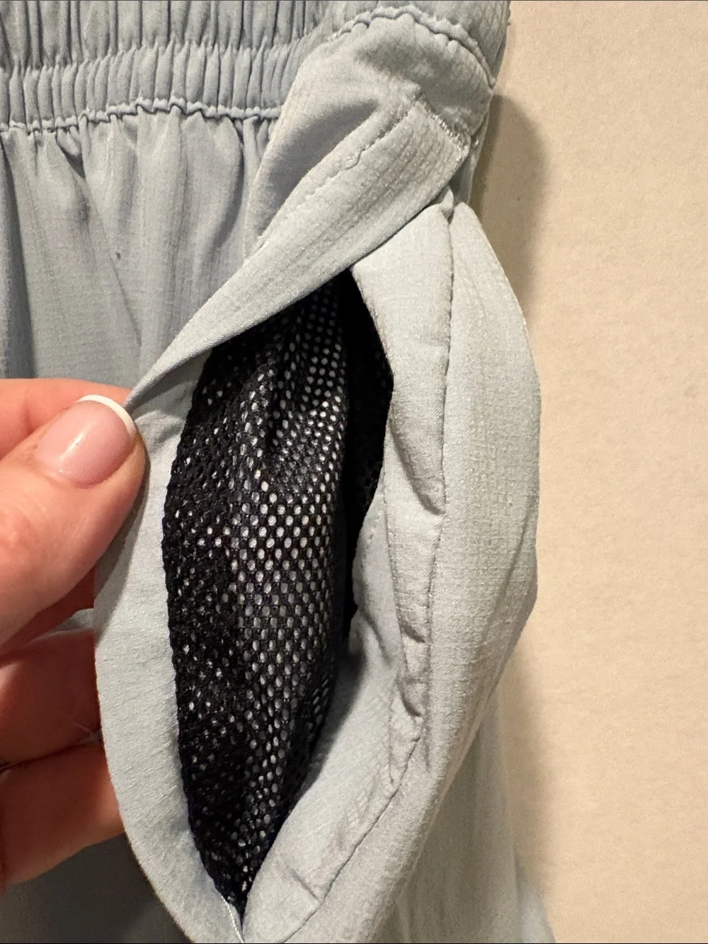 Under Armour - Men's Shorts. Elevated Woven Shorts. Size Small. Light Gray.